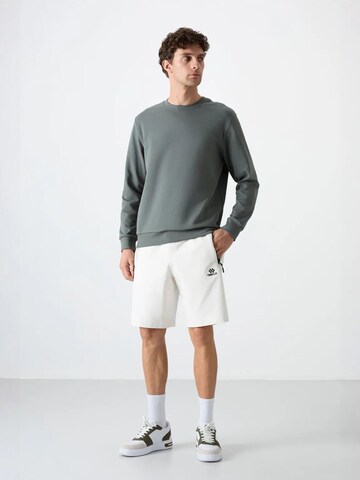 Tommy Life Regular Trousers in Blue
