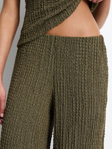 Wide leg Pantaloni di Pull&Bear in verde