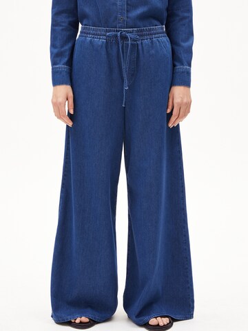 ARMEDANGELS Loosefit Broek in Blauw: voorkant