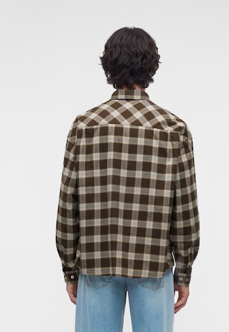 NAPAPIJRI - Ajuste regular Camisa en marrón: atrás