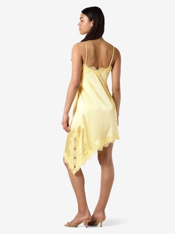 Noisy may - Vestido en amarillo