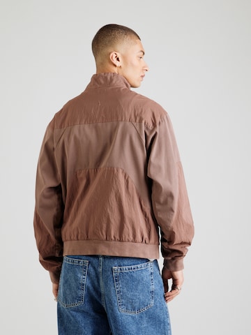Nike Sportswear Přechodná bunda – hnědá: zadní strana