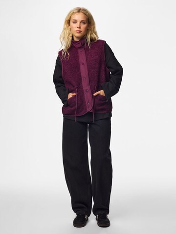 Gilet 'KATTY' di PIECES in rosso