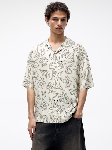 Pull&Bear Comfort fit Overhemd in Beige: voorkant
