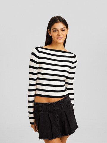 Pulover de la Bershka pe negru