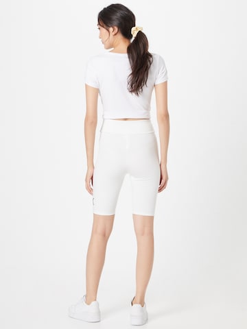 KENDALL + KYLIE Skinny Shorts in Weiß