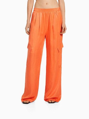 Bershka Wide leg Cargo trousers in Orange: front