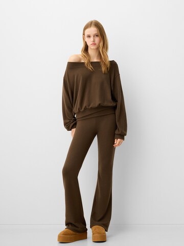 Bershka Flared Broek in Bruin