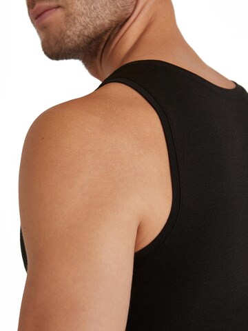 FALKE Undershirt in Black