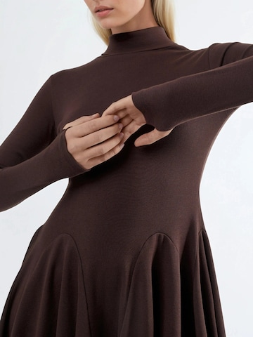 Busem - Vestido em castanho