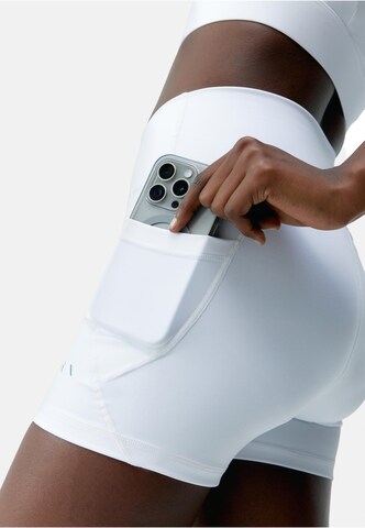 Coupe slim Pantalon de sport 'Eider' Born Living Yoga en blanc