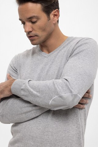 Felix Hardy Pullover in Grau