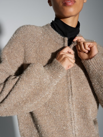 OPUS Плетена жилетка 'Dosmic' в сиво