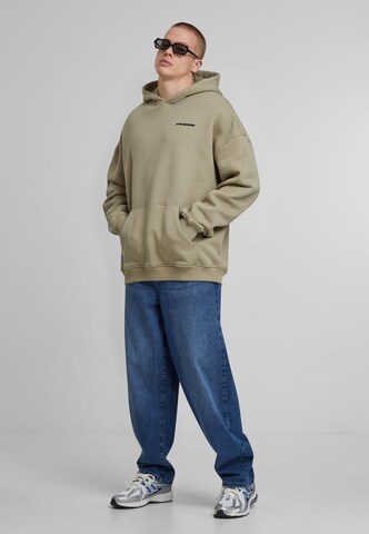 Pequs Sweatshirt 'Plágia Chest' in Grün