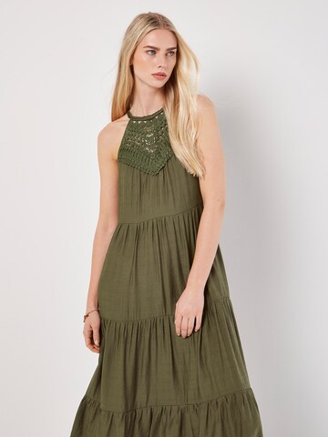 Robe Apricot en vert