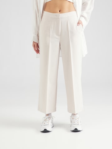 Regular Pantalon à plis 'RONJA' NÜMPH en beige : devant