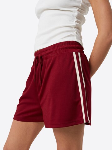 Loosefit Pantaloni di BRAVE SOUL in rosso