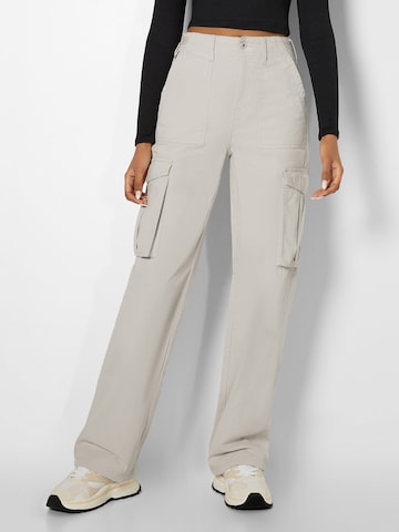 Bershka Wide leg Cargo trousers in Beige: front