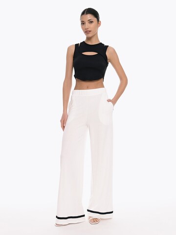 Top 'After-Ring' de la 4TAILORS pe negru