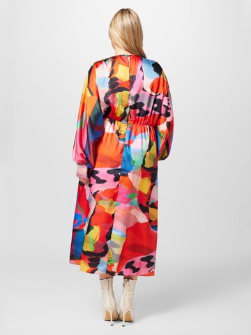 Robe River Island Plus en mélange de couleurs