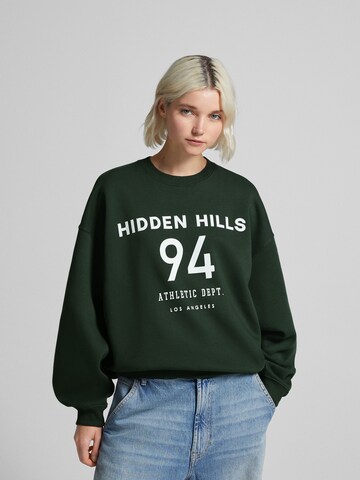 Bershka Sweatshirt in Green: front