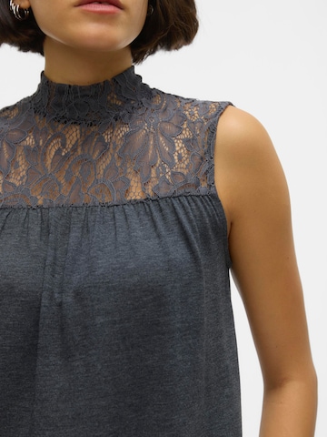 VERO MODA - Blusa 'CARLA' en gris