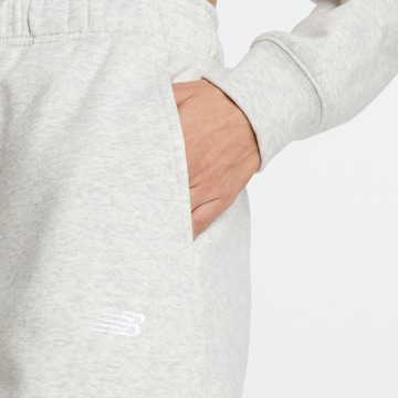 new balance - Tapered Calças 'Sport Essentials Fleece Jogger' em cinzento