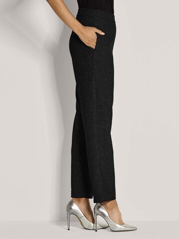 MADELEINE Tapered Broek in Zwart