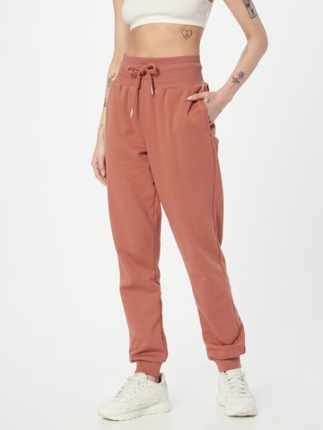 Urban Classics Tapered Broek in Rood: voorkant