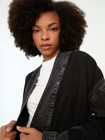 Veste mi-saison Trendyol en gris
