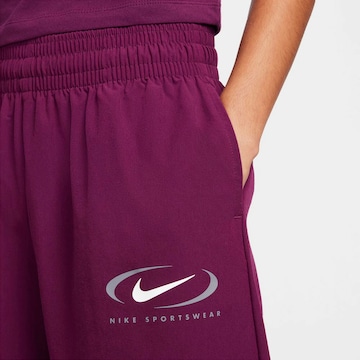 Nike Sportswear Дънки Tapered Leg Панталон в лилав