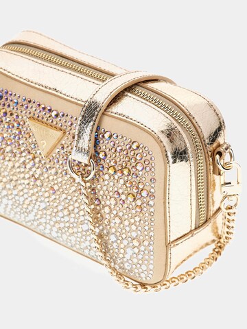 GUESS Umhängetasche 'Sofia' in Gold