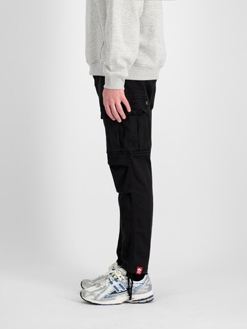 ALPHA INDUSTRIES - regular Pantalón cargo en negro