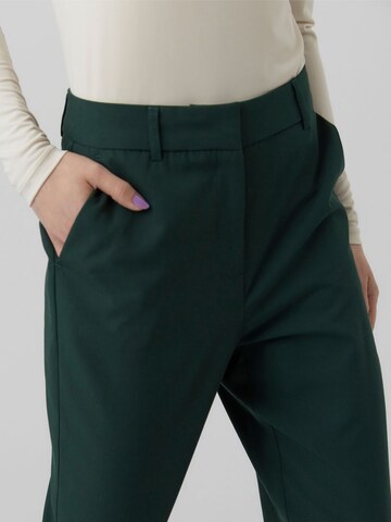 Loosefit Pantaloni 'ZELDA' di VERO MODA in verde