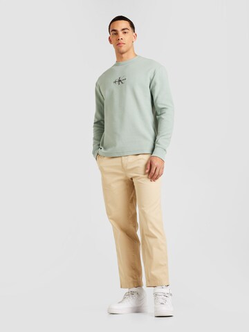 Calvin Klein Jeans Normalny krój Koszulka w kolorze zielony