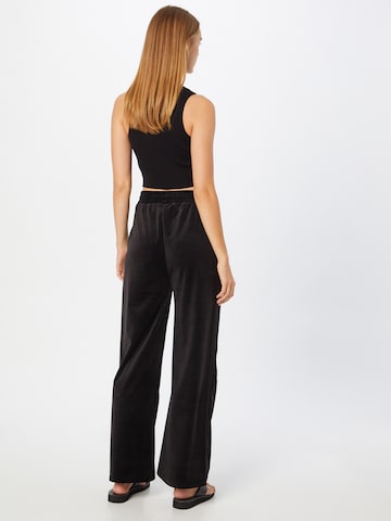 Urban Classics Loose fit Pants in Black