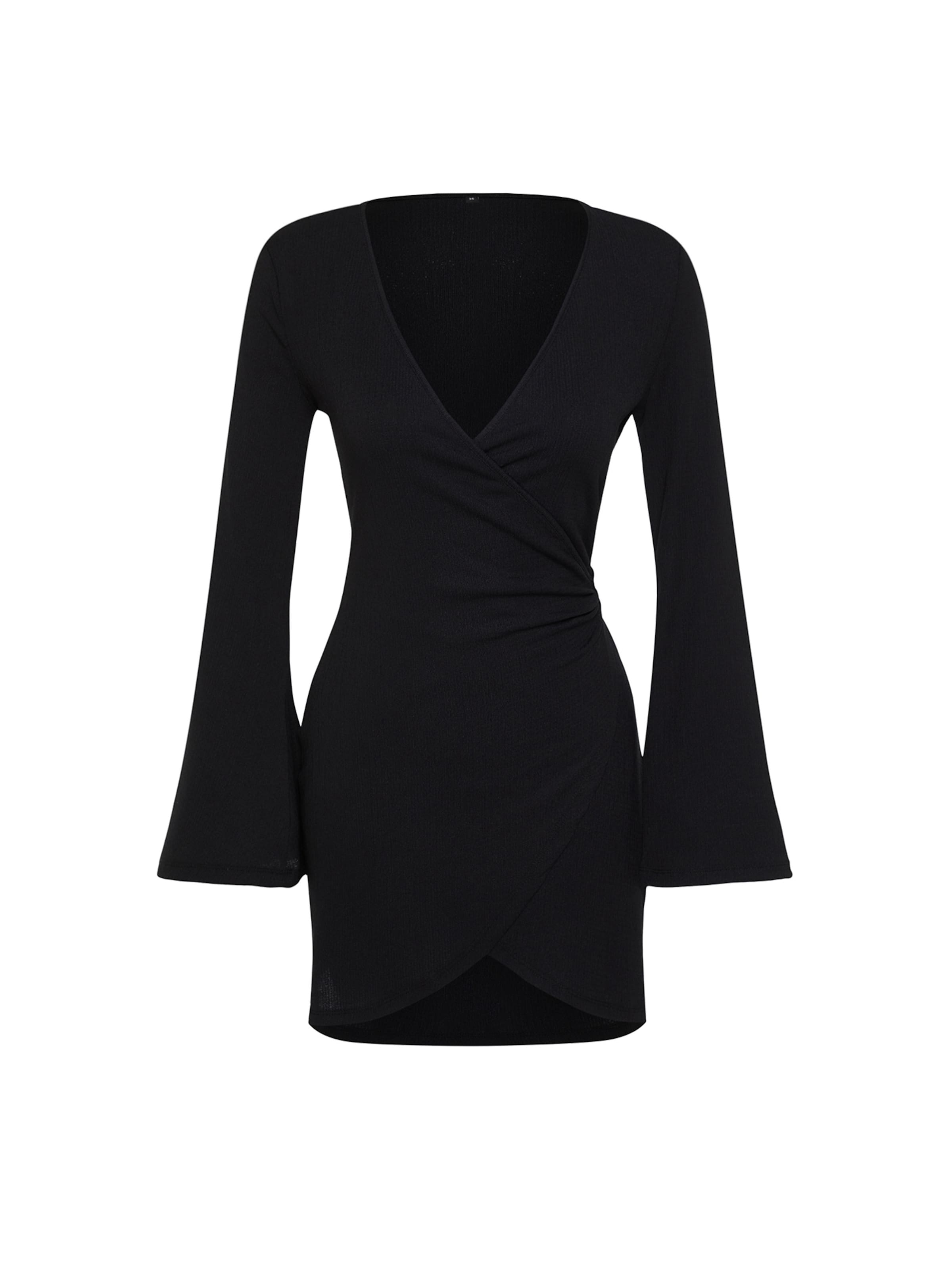 Rochie de la Trendyol pe negru: față