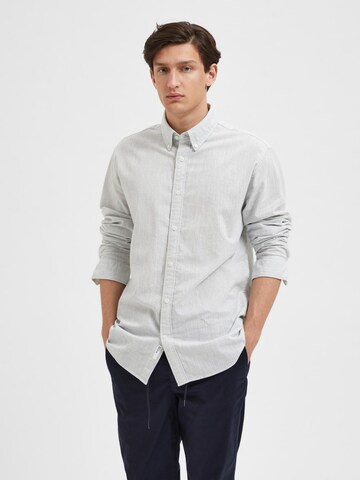 Coupe regular Chemise 'REGNICK' SELECTED HOMME en bleu : devant