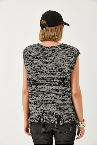 Bianco Lucci Sweater in Black