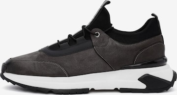 Sneaker bassa di Derimod in grigio: frontale
