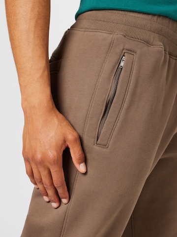 Abercrombie & Fitch Zúžený Kalhoty – hnědá