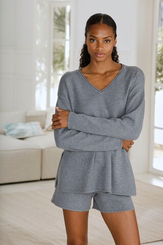 Pullover di LASCANA in grigio