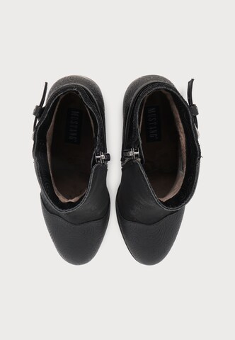MUSTANG - Botas pelo tornozelo em preto