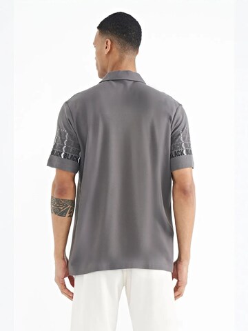 Tommy Life Shirt in Grey