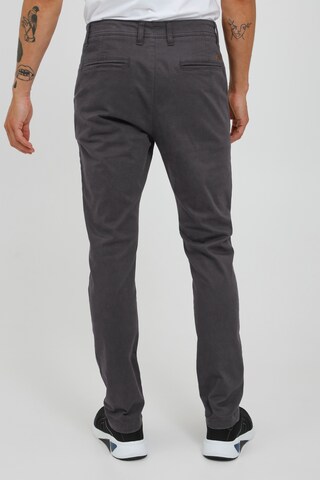 !Solid - Slimfit Calças chino 'Artus' em cinzento