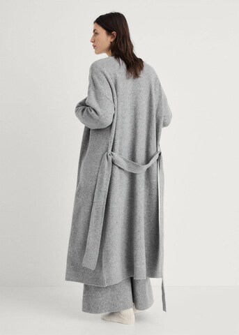 MANGO Strickjacke 'Camila' in Grau