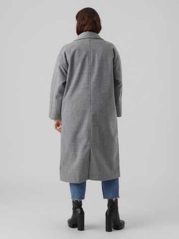 Vero Moda Curve Ανοιξιάτικο και φθινοπωρινό παλτό 'Spencer' σε γκρι