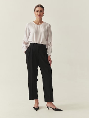 TATUUM Μπλούζα σε λευκό