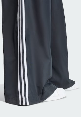ADIDAS ORIGINALS Wide leg Παντελόνι ' Firebird Adilenium' σε μαύρο