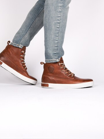 BLACKSTONE Hög sneaker 'Icon Am02' i brun